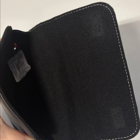 Magellan black leather passport cover with invisible magnetic flap 4.25 x 5.75 - Picture 6 of 7